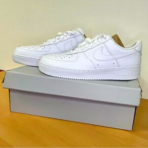 Nike Air Force 1 07 White on White